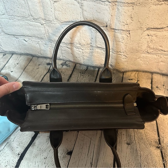 Coach Swagger - Picture 2 of 15